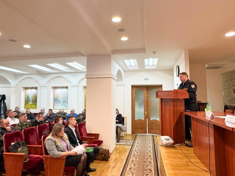 В Йошкар-Оле сотрудник Росгвардии напомнил охотникам о правилах обращения с оружием