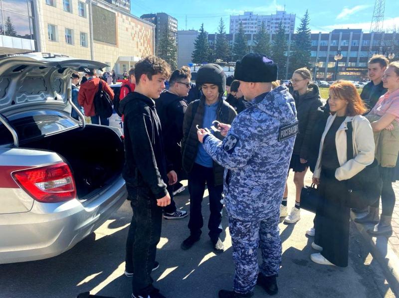 Сотрудники Росгвардии приняли участие в 28-ой Межрегиональной ярмарке учебных мест в Серпухове