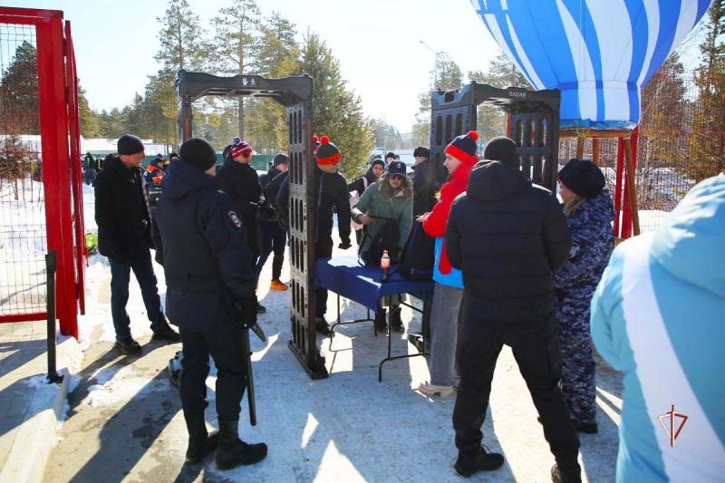 Сотрудники Росгвардии показали «Северный характер» на арктических экстремальных играх в Ноябрьске