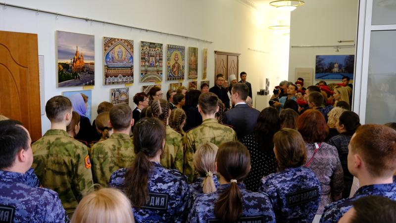 В Йошкар-Оле представители Росгвардии ознакомились с выставкой, посвященной образу великого полководца Александра Невского