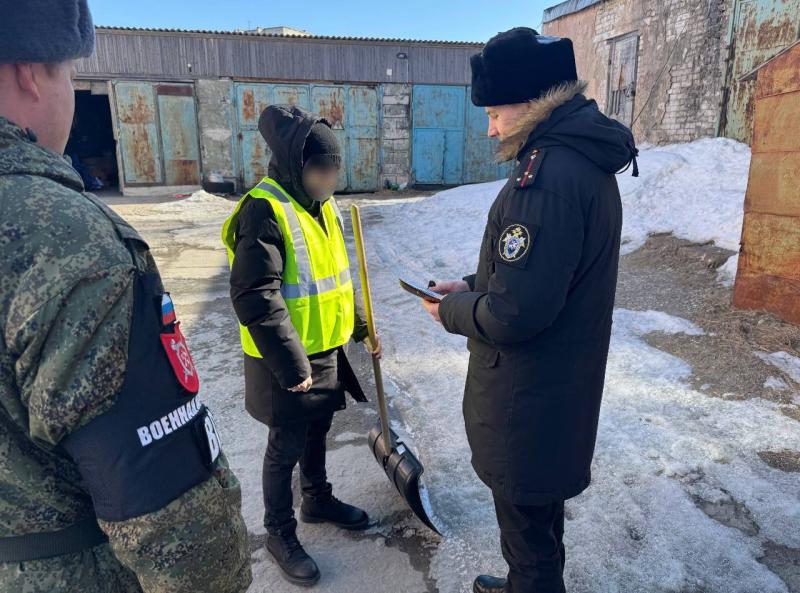 В Северодвинске военные следователи провели рейд по выявлению не вставших на воинский учет граждан