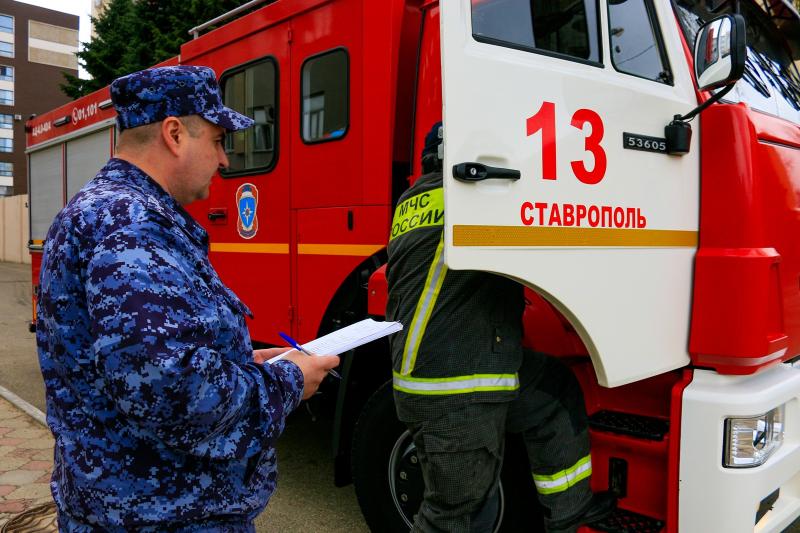 Росгвардия и МЧС провели совместное пожарно-тактическое учение в Ставрополе