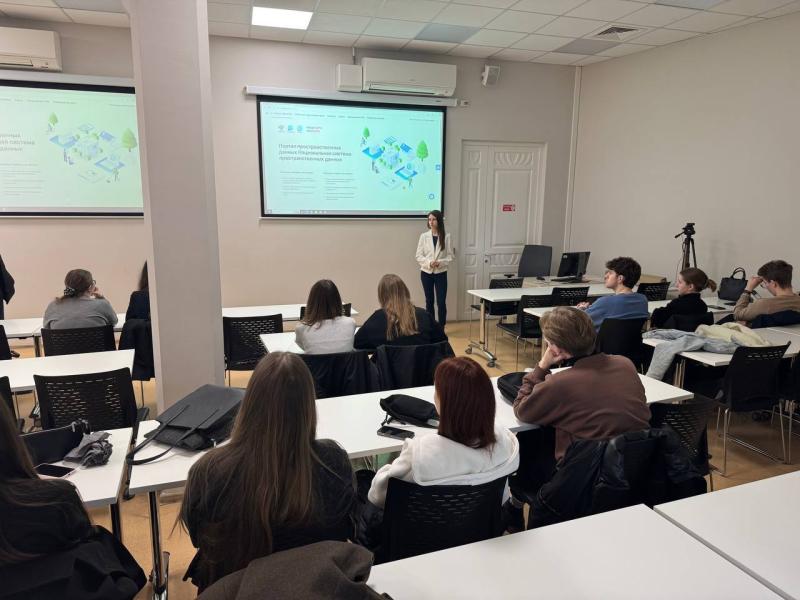 Тюменский Росреестр провел обучающее занятие со студентами