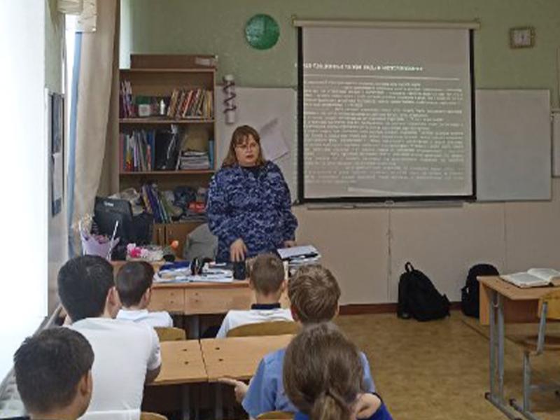 На Ставрополье офицер Росгвардии провела тематическое занятие для школьников
