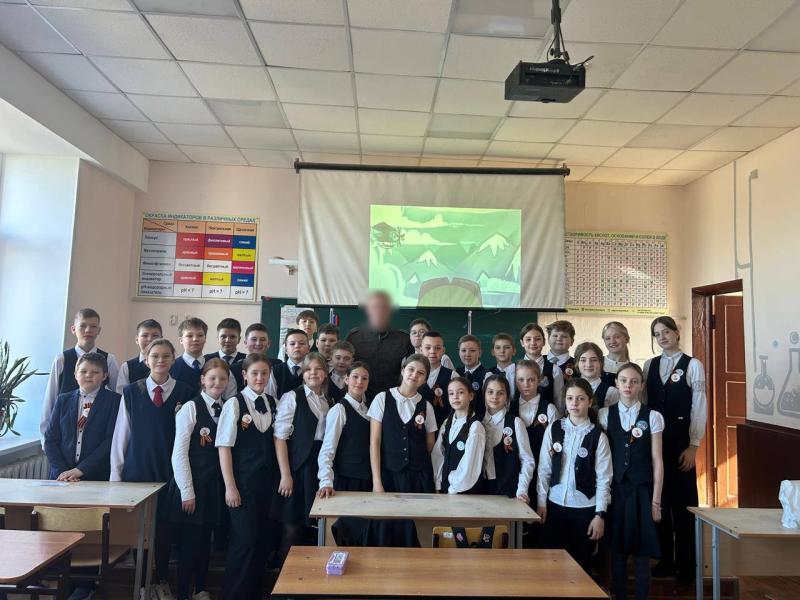 В Мордовии офицер спецназа Росгвардии провел открытый диалог со школьниками