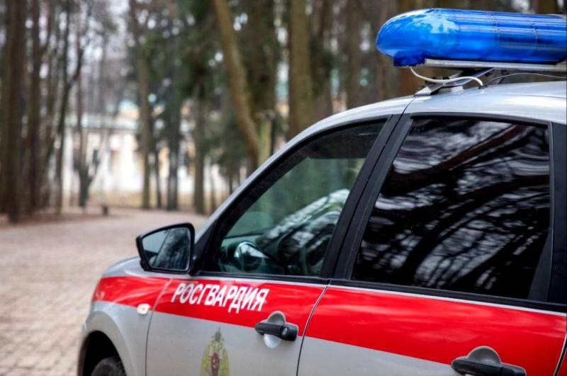 Росгвардейцы вывели на «чистую воду» любителя бесплатных элитных напитков