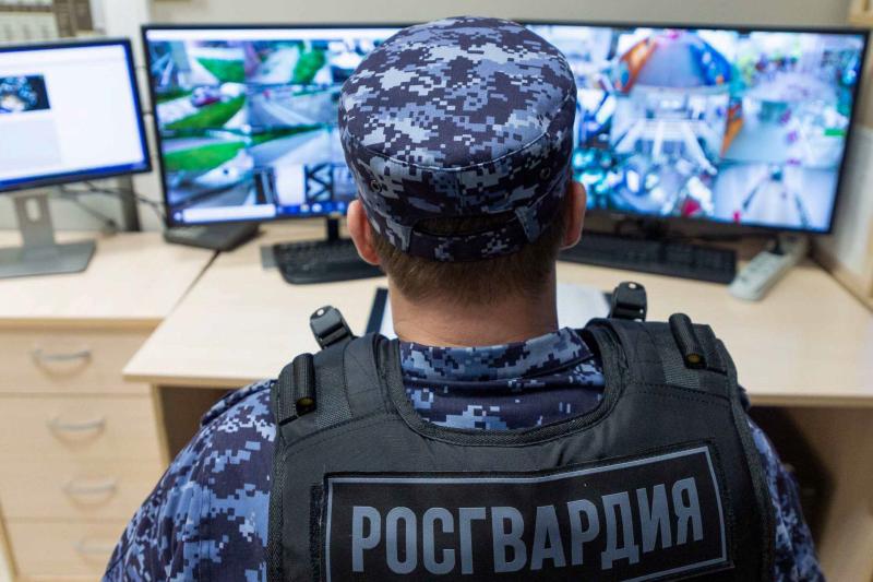 Росгвардейцы задержали горожанку за попытку сэкономить на покупке обманным путём