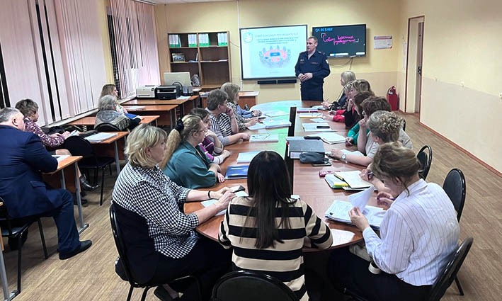 Росгвардейцы приняли участие в совещании классных руководителей Мезенского педагогического колледжа