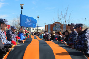 Росгвардейцы в Зауралье развернули 80-метровую Георгиевскую ленту в честь юбилея Великой Победы