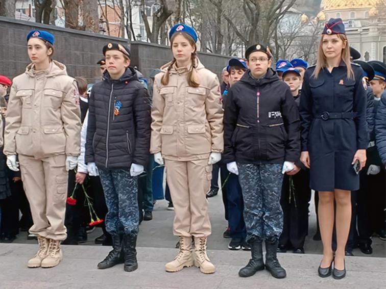 На Ставрополье росгвардейцы в преддверии Дня Победы приняли участие в открытии Поста №1