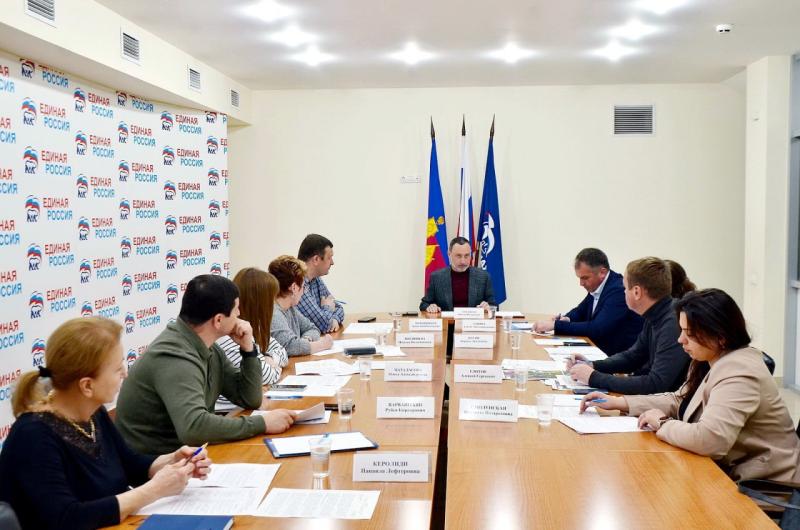 Депутат ЗСК Виктор Тепляков инициировал обсуждение необходимости строительства спорткомплексов в Сочи