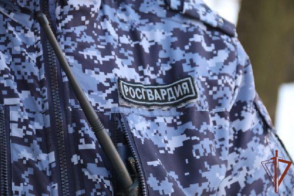 Сотрудники Росгвардии задержали подозреваемого в нападении на офис банка в Сургуте