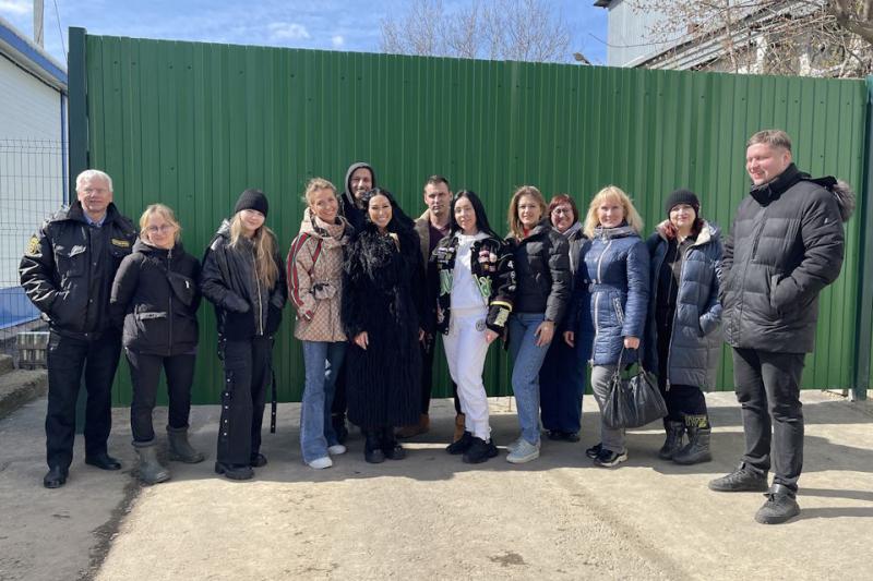 Аделина Панина со своими подписчиками навестила Приют Бирюлево и передала собранную помощь для бездомных животных