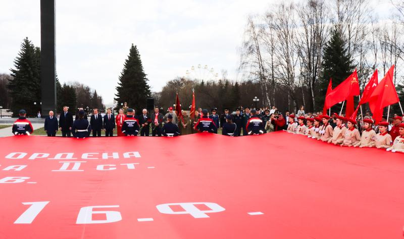 Представители Росгвардии приняли участие в торжественной  церемонии развертывания копии Знамени Победы в Йошкар-Оле