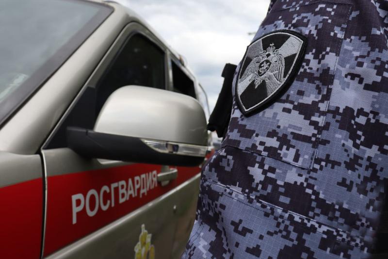 Росгвардейцы задержали предполагаемого виновника, напавшего на свою возлюбленную