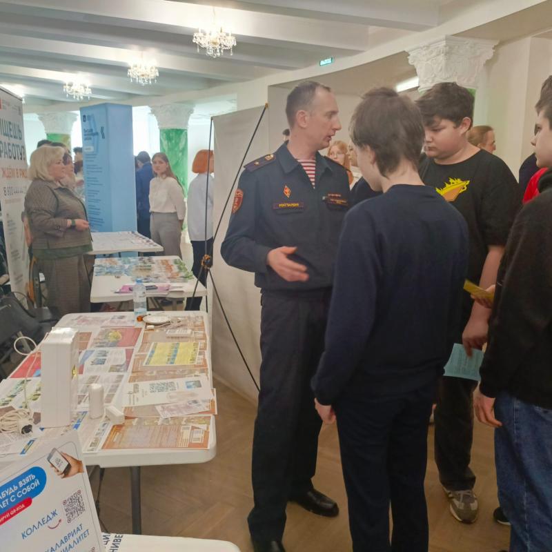 Ступинские Росгвардейцы приняли участие в ярмарке вакансий в в образовательные учреждения ВНГ РФ