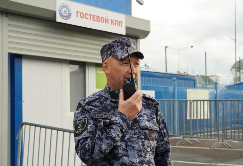 В Оренбурге росгвардейцы обеспечили правопорядок во время проведения футбольного матча