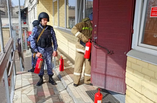 Росгвардейцы провели пожарно-тактическую тренировку в Ярославле