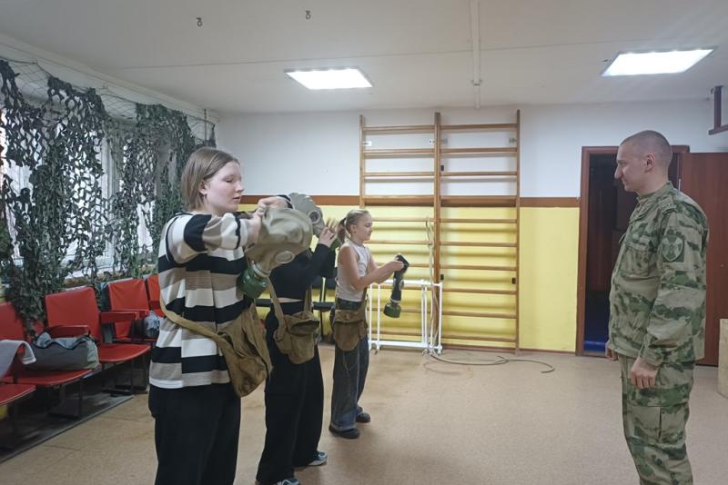Росгвардейцы оказали помощь школьникам в подготовке к военно-патриотической игре «Зарница 2.0» в Томской области