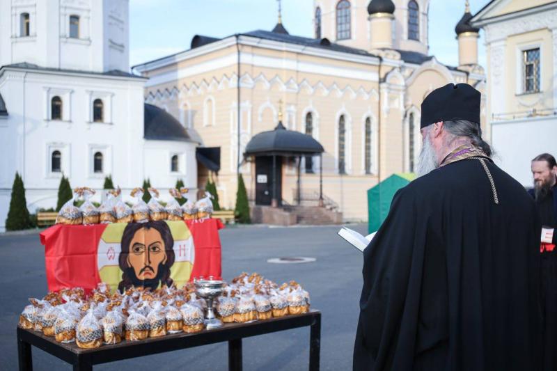 Чеховские сотрудники Росгвардии обеспечили безопасность при передачи гуманитарной помощи для бойцов, находящихся в зоне проведения специальной военной операции