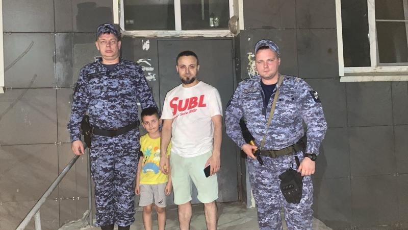 Чеховские росгвардейцы нашли потерявшегося шестилетнего ребенка