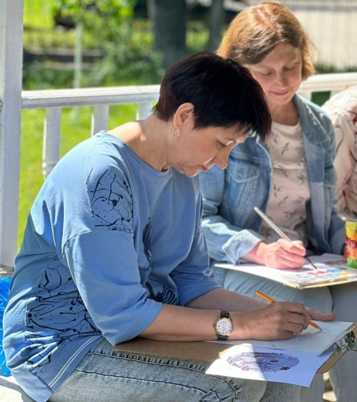 В Клину сотрудница Росгвардии поделилась историей своего пути к творчеству и живописи