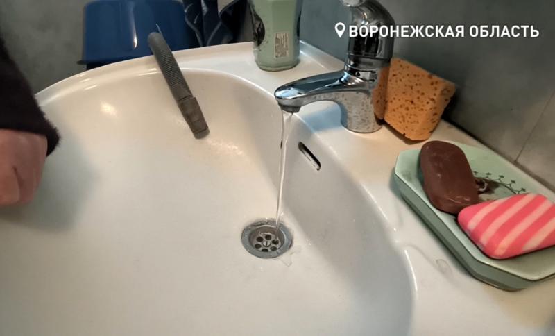 Жители улицы Красные Пески в Новой Усмани четыре месяца не могут одновременно стирать, убирать и готовить