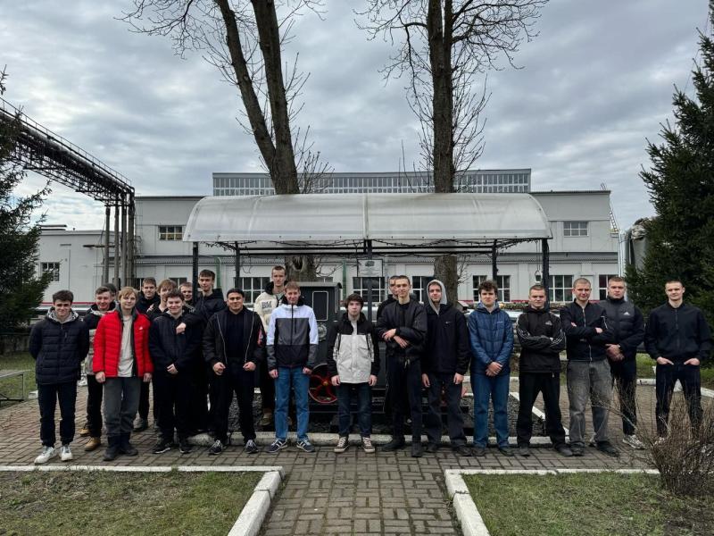 Студенты на пути к профессии: Экскурсия в СЛД «Смоленск» в рамках акции «Неделя без турникетов»