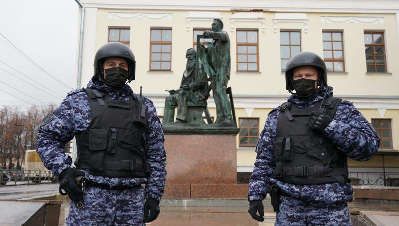 Кировские росгвардейцы выявили подозреваемых в краже дорожных знаков