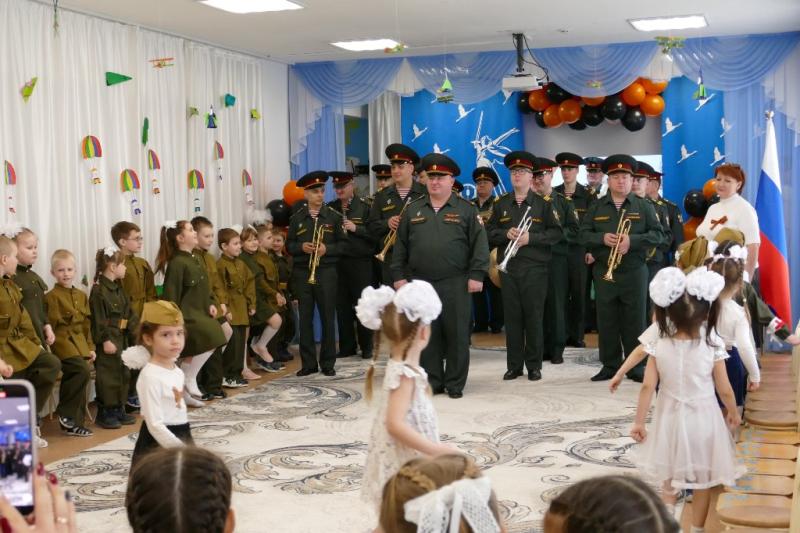 «День Победы» в исполнении оркестра Росгвардии прозвучал для участников Великой Отечественной войны и подрастающего поколения в Томске