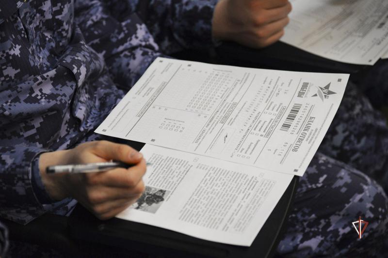 Военнослужащие и сотрудники Росгвардии на Ямале написали «Диктант Победы»