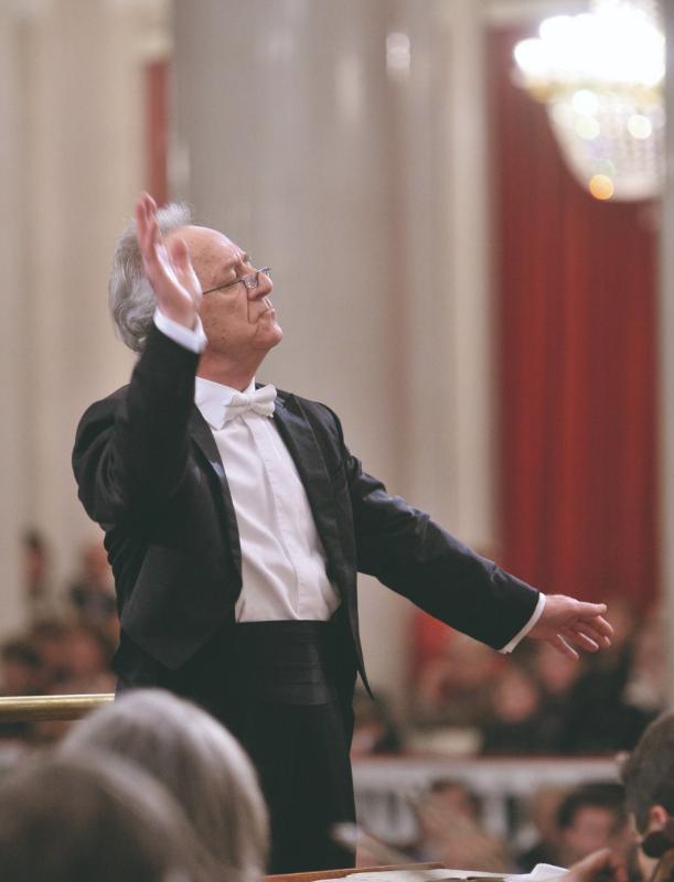 К 80-летию Великой Победы Международный фонд культурных инициатив Юрия Темирканова представляет виртуальную экскурсию «Как зазвучала Победа»