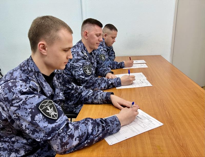 Историческая грамотность росгвардейцев проверена на «Диктанте Победы» в Биробиджане