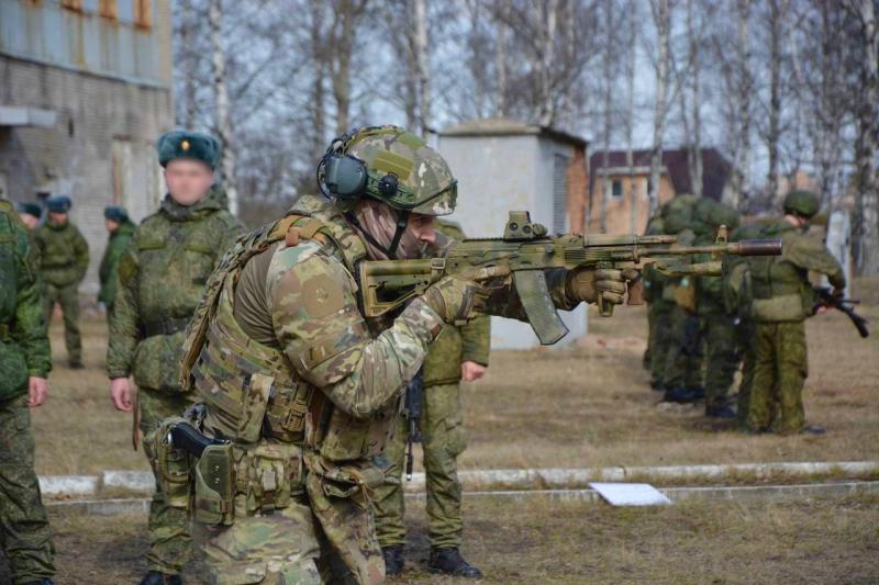 Сотрудники СОБР «Булат» ГУ Росгвардии по МО оказали содействие в практической тренировке для солдат войсковой части воздушно-космических сил Российской Федерации