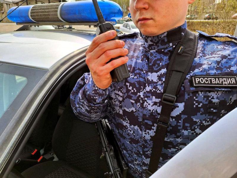 Росгвардейцы задержали подозреваемую в краже партии кофе из сетевого магазина в Подмосковье