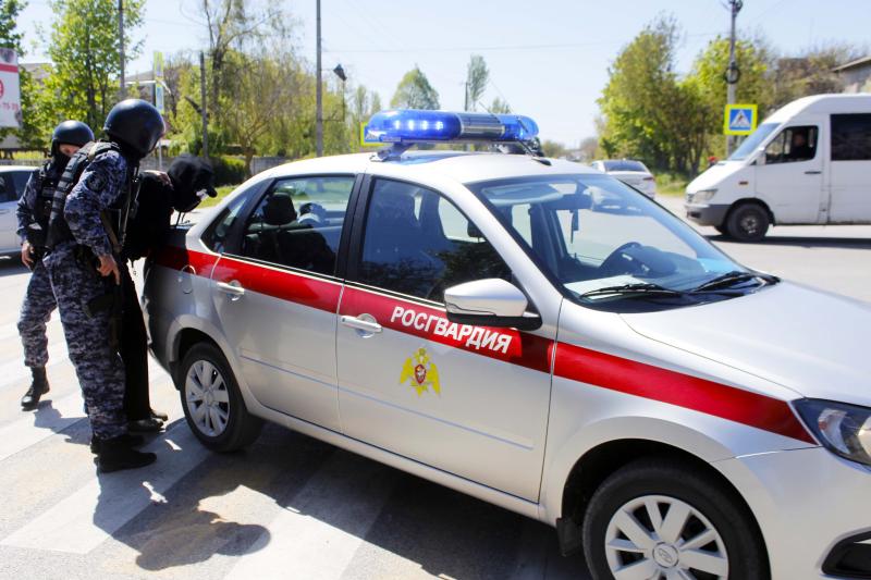 Росгвардейцы приняли участие в межведомственных учениях по антитеррористической защите учебного заведения в Геническе