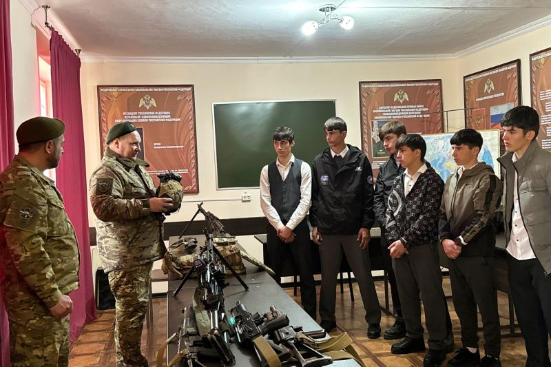 В Червленском батальоне Росгвардии состоялся День открытых дверей для подшефных школьников