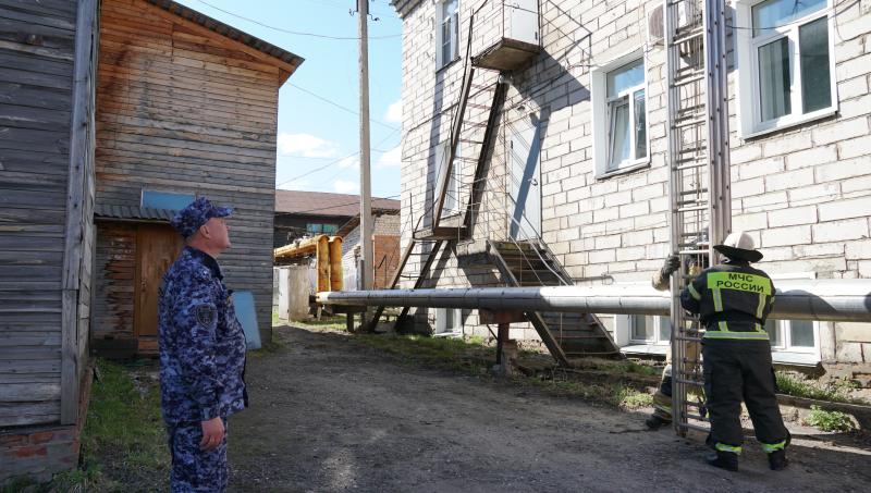 В городе Котельниче прошло совместное пожарно-тактическое учение Росгвардии и МЧС России