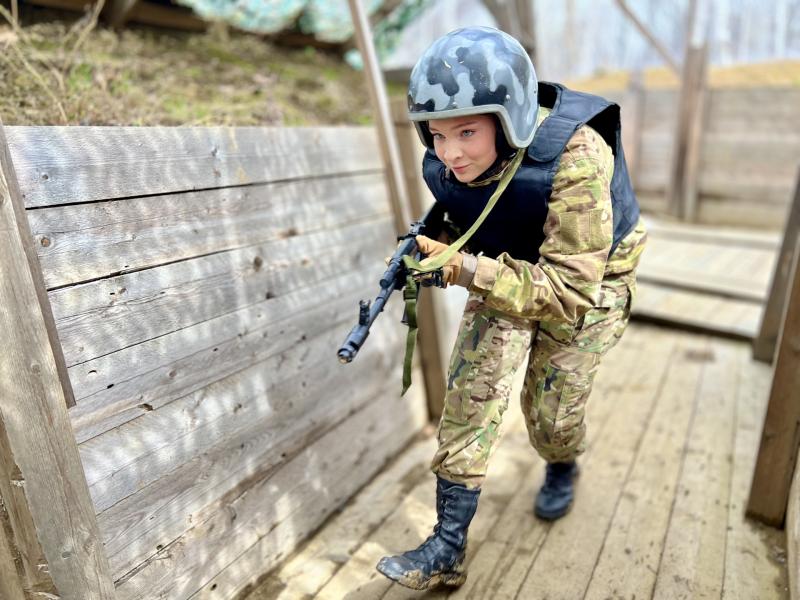 Офицеры Росгвардии ЕАО обучают детей военным профессиям на «Зарнице 2.0»