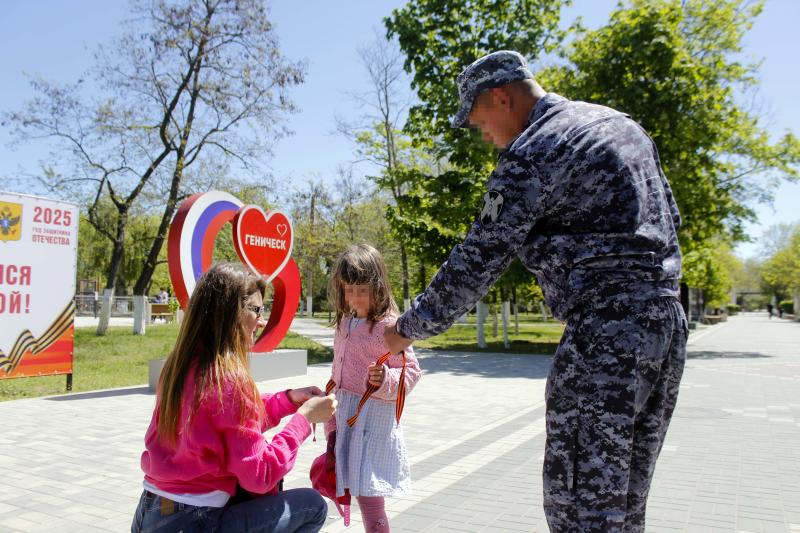 Акцию «Георгиевская лента» поддержали росгвардейцы из Херсонской области