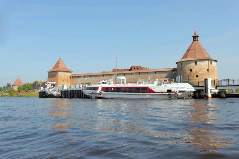 Стартовали круизы на метеорах в Крепость Орешек