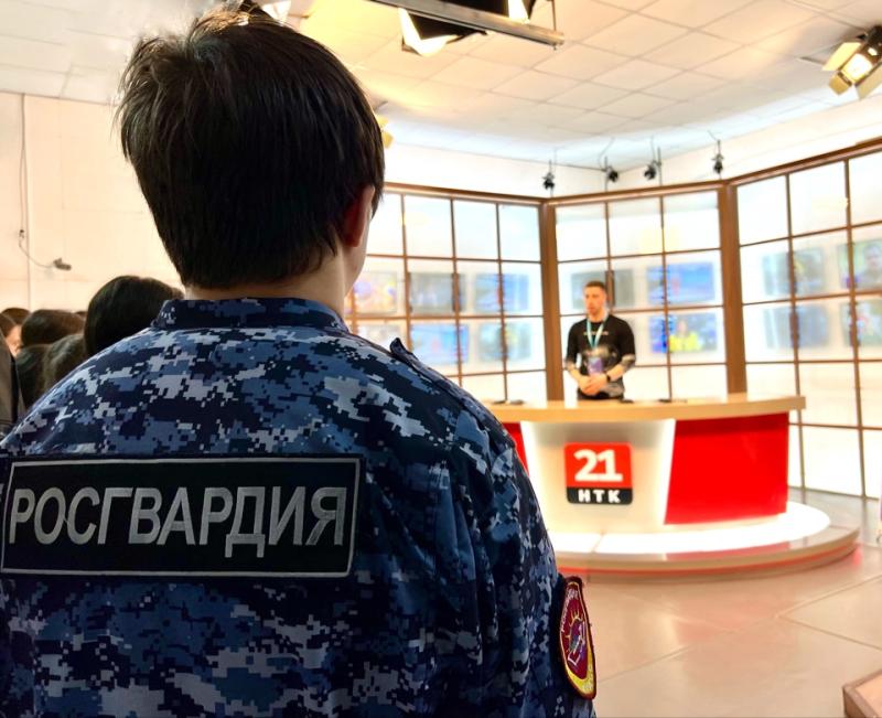 Подшефный класс Росгвардии посетил медиахолдинг «РИА Биробиджан»