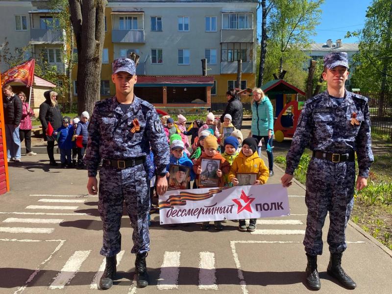 Росгвардейцы Серпухова приняли участие в детском патриотическом празднике.