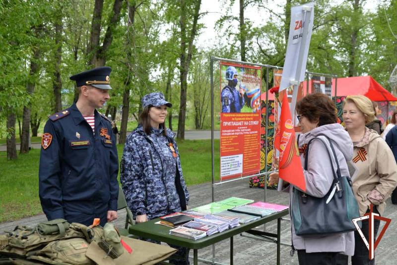 Полевую кухню и выставку техники организовала Росгвардия для курганцев в День Победы