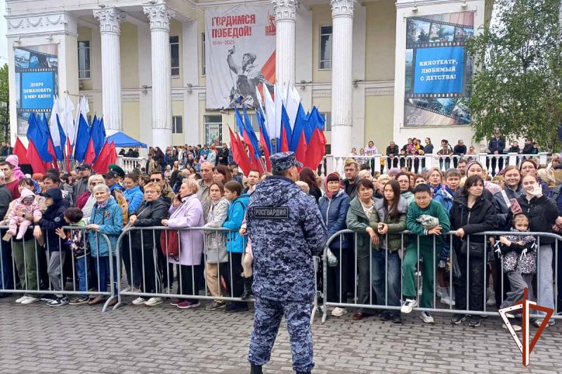 Росгвардейцы выполнили задачи по охране правопорядка во время празднования 9 Мая в Зауралье