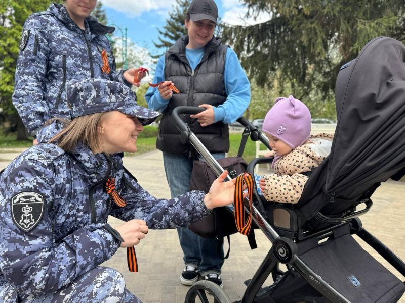 В Подмосковье сотрудники Росгвардии поддержали акцию «Георгиевская ленточка»