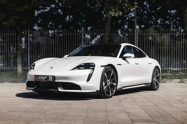 Плюсы аренды свадебного кортежа автомобилей премиум класса