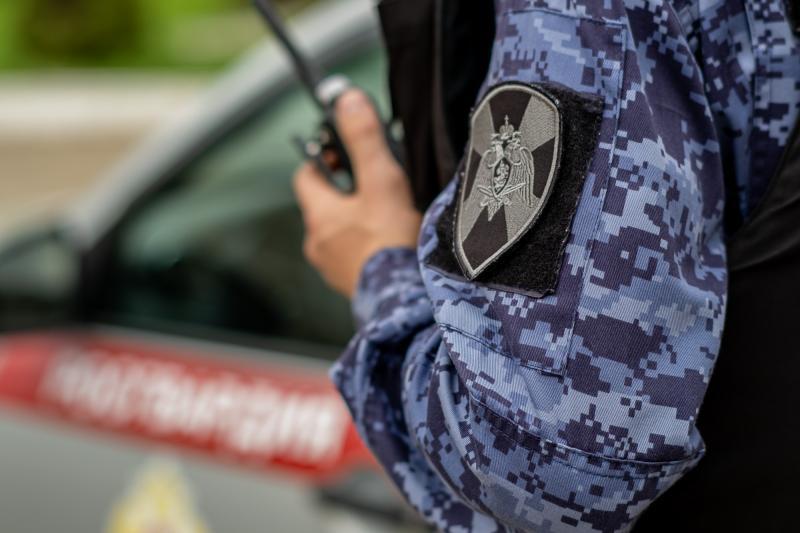 В Кропоткине росгвардейцы выявили находящуюся в федеральном розыске женщину