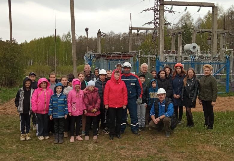 Сотрудники смоленского филиала «Россети Центр» познакомили школьников с профессией энергетика и напомнили правила электробезопасности