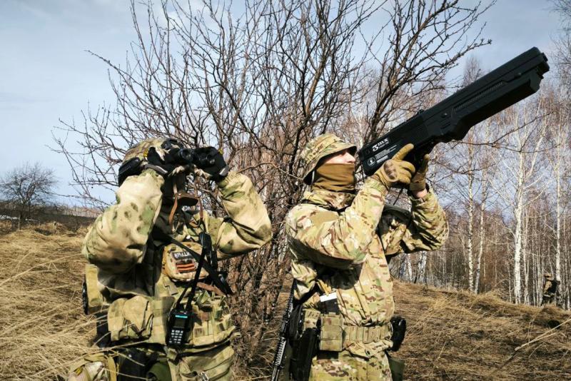 Начальник Управления Росгвардии по Кемеровской области – Кузбассу генерал-майор Юрий Кель поздравил личный состав ОМОН «Рубеж» с 32-й годовщиной образования